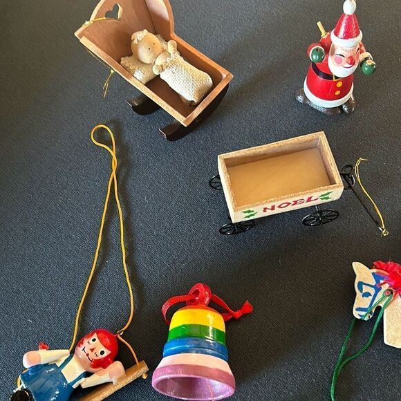 Bundle of Vintage Wood Ornaments - Picture 4 of 5